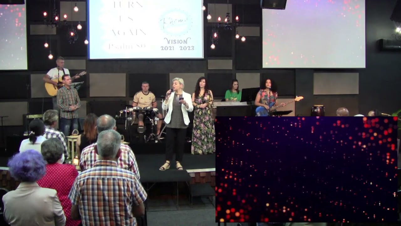 Sing in the darkest hour - Maud